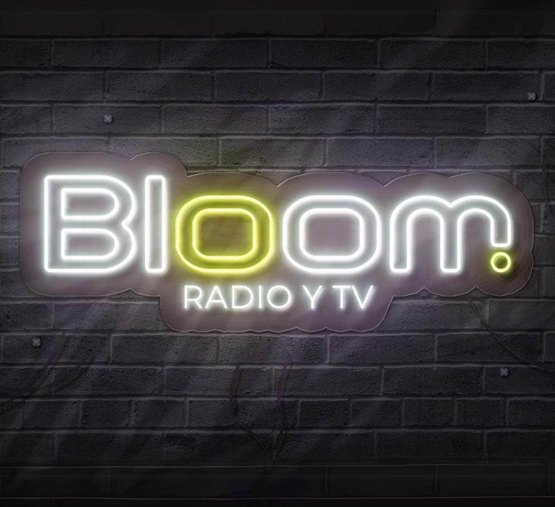 Live stream logo or thumbnail